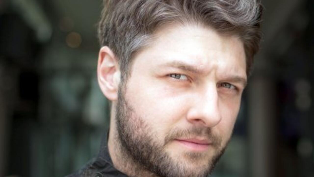 La tristesse parisienne de Pierre Lapointe Sur le pont des arts